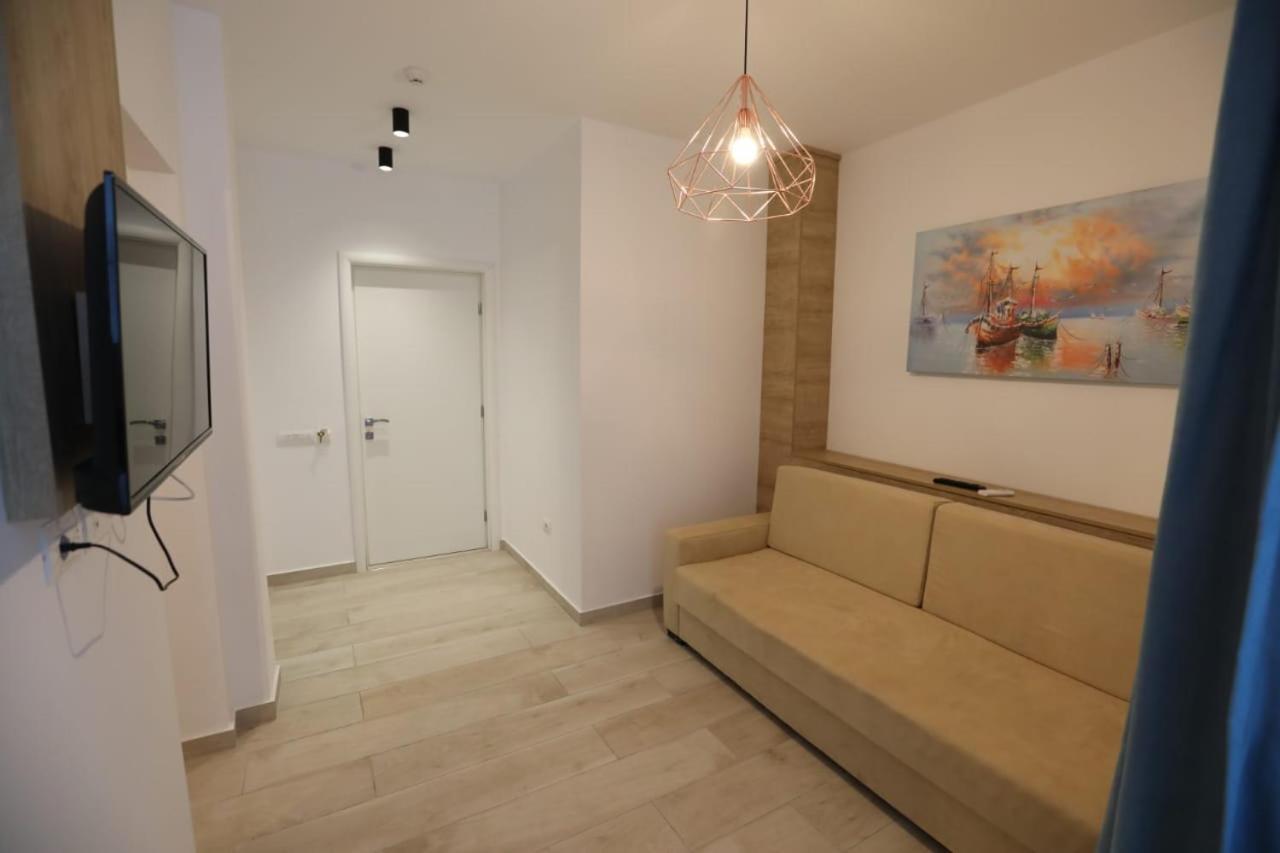 Alvi 3* Sarandë